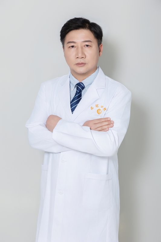 李勇 院长 品冠口腔种植专家