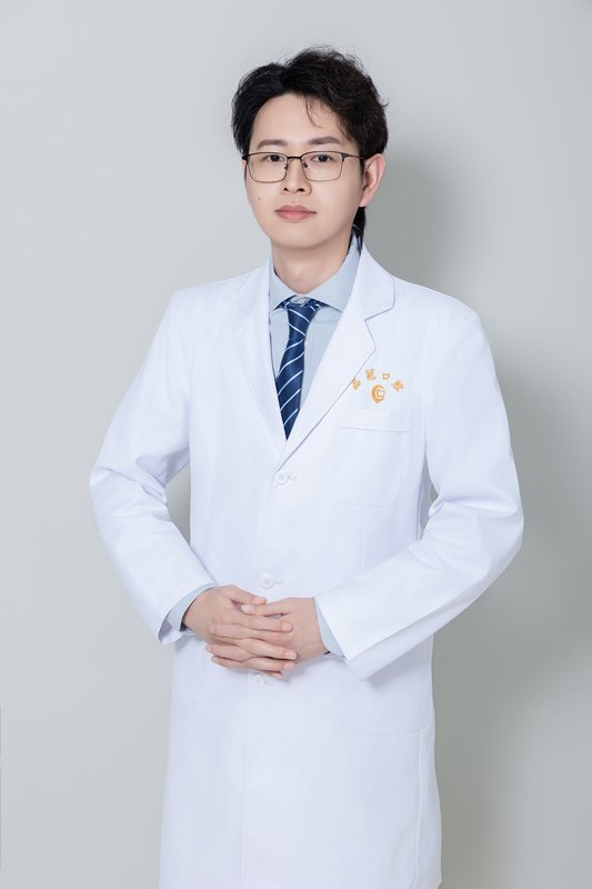 李琪 主治医师 根管治疗与美学修复专家