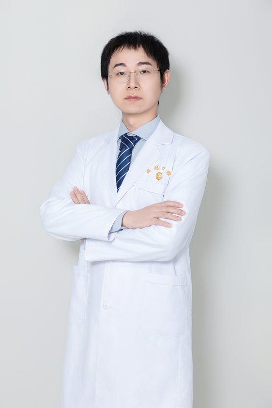 陈小网 医师 微创拔牙与种植修复认证医师